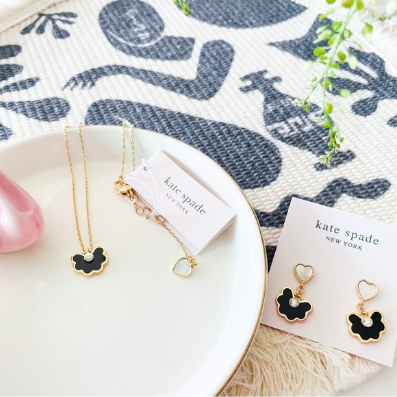 🆕Kate Spade Mini Flower Pearl Pendant Necklace